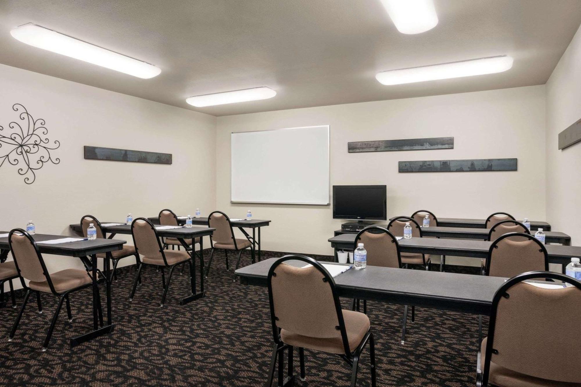 Travelodge By Wyndham Mcalester Exteriér fotografie